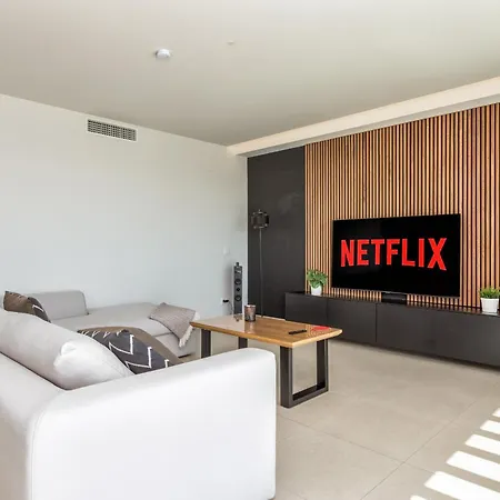 Vivi Homes - The Heights Pool, Gym, Sauna, Terrace & Sea View *