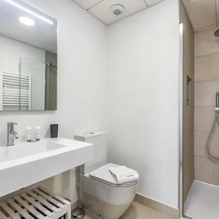 Vivi Homes - The Heights Pool, Gym, Sauna, Terrace & Sea View