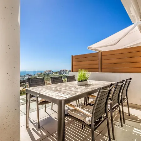 Vivi Homes - The Heights Pool, Gym, Sauna, Terrace & Sea View Apartment *