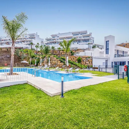 Apartamento Vivi Homes - The Heights Pool, Gym, Sauna, Terrace & Sea View *