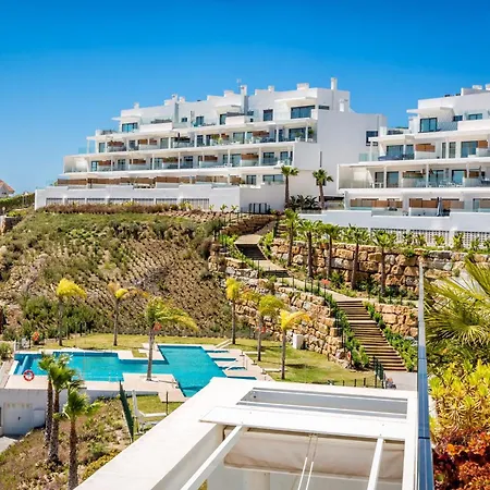Vivi Homes - The Heights Pool, Gym, Sauna, Terrace & Sea View Apartment *