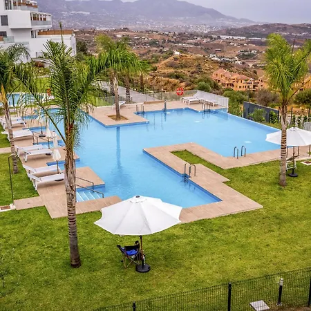 Apartment Vivi Homes - The Heights Pool, Gym, Sauna, Terrace & Sea View *